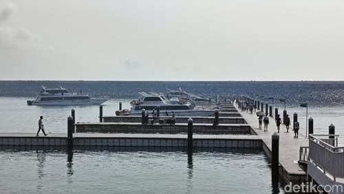 Suasana di Pelabuhan Sanur, Bali, pada libur Lebaran H+1.