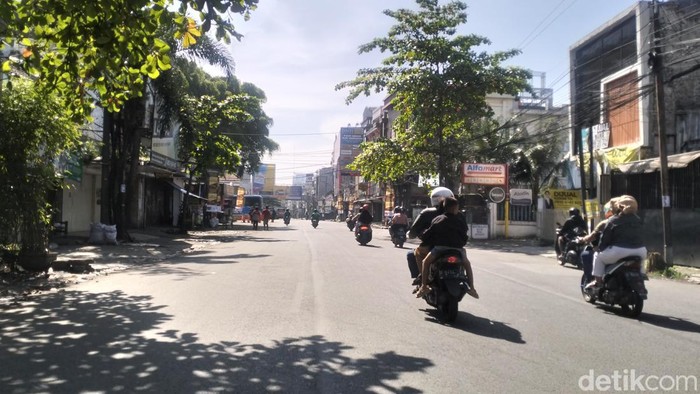 Suasana jalan protokol di Kota Bandung pada hari kedua Lebaran.