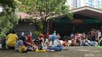 Melihat Tradisi Botram di Kebun Binatang Bandung saat Libur Lebaran