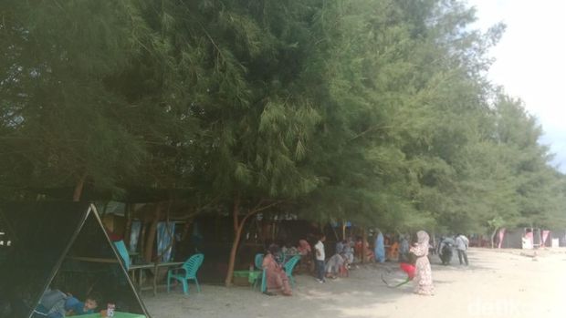 Suasana Pantai Sasak di Pasaman Barat, Sumatera Barat. (Ahmad Arfah Fansuri Lubis/detikSumut)