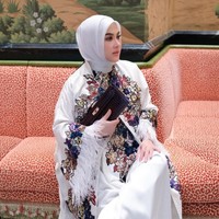 Syahrini sendiri hingga saat ini belum buka suara terkait gosip kehamilannya. Ia tampak tetap santai dan tak menghiraukan gosip tersebut. Foto: Instagram/@princessyahrini