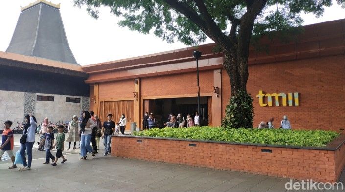 Taman Mini Indonesia Indah (TMII)