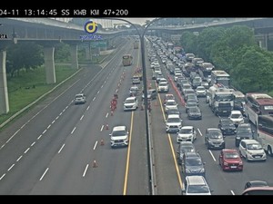 Tol Japek Masih Macet Siang Ini, Contraflow Diterapkan dari Km 47