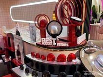 Mengunjungi Salah Satu Toko Kosmetik di Korea