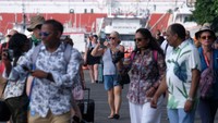 Kapal pesiar Pacific Explorer yang berlayar dari Fremantle, Australia tiba di Bali.
