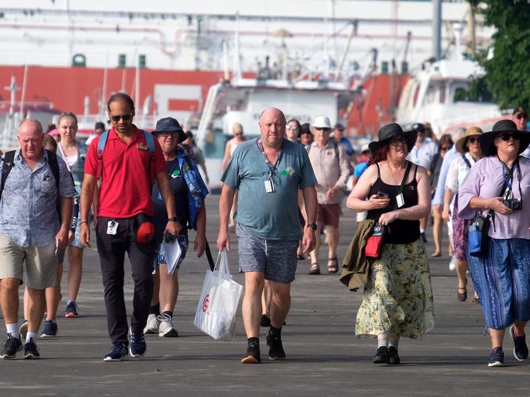 Wisatawan Kapal Pesiar Pasific Explorer Berkunjung ke Bali