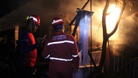 Badan Penanggulangan Bencana Daerah (BPBD) Kota Dumai menyebutkan kebakaran terjadi sekitar pukul 01.30 WIB mengakibatkan 7 rumah warga terbakar dan penyebab kebakaran masih dalam penyelidikan.