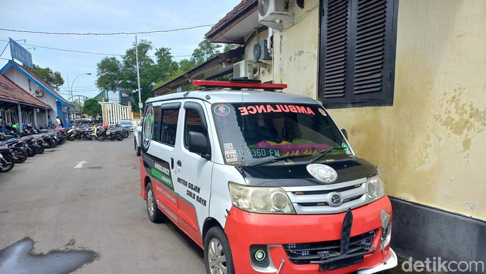 Mobil ambulans diamankan di Sat Lantas Polresta Solo, Jumat (12/4/2024).