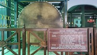Beduk besar ini ternyata sudah dibuat jauh pada 1834 Masehi atau 1762 pada kalender Jawa.  Karena telah dibuat cukup lama, beduk ini pun dijaga dan hanya dipukul setiap hari Jumat serta hari besar keagamaan termasuk saat peringatan kemerdekaan RI tanggal 17 Agustus. Sebagai gantinya, saat salat lima waktu tiba, digunakan beduk lain yang berukuran lebih kecil yang terletak di serambi masjid bagian utara.