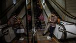 Berlindung dari Serangan Rusia, Warga Ukraina Ngungsi ke Stasiun Bawah Tanah