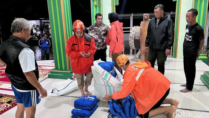 BPBD Kota Kediri kirim bantuan untuk pengungsi banjir Mojoroto.