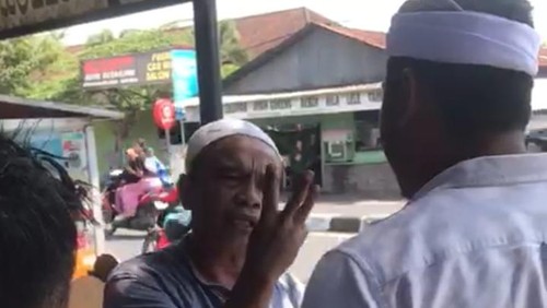 Debt collector adu mulut dengan warga di Mataram, NTB, viral di media sosial. (Tangkapan layar video viral)