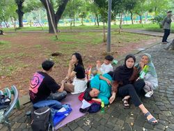 Pupus Asa Warga Purwakarta Naik Tugu Monas Sejak Subuh