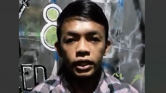 Jukir liar Pasar Senggol Makassar yang memasang tarif Rp 30 ribu saat malam takbiran.