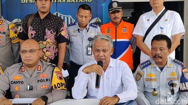 Konferensi pers terkait laka bus Rosalia di Satlantas Polres Batang, Jumat (12/4/2024).
