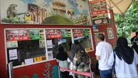 Pada hari ketiga Lebaran, TMII dipadati ribuan wisatawan yang datang. Hal ini terlihat dari antrean di sejumlah wahana.