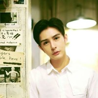 Lin Hao Yang pertama kali viral pada tahun 2010. Ketika itu, wajahnya disamakan dengan influencer yang menyebut dirinya sebagai siluman ular putih. Foto: Weibo Lin Hao Yang