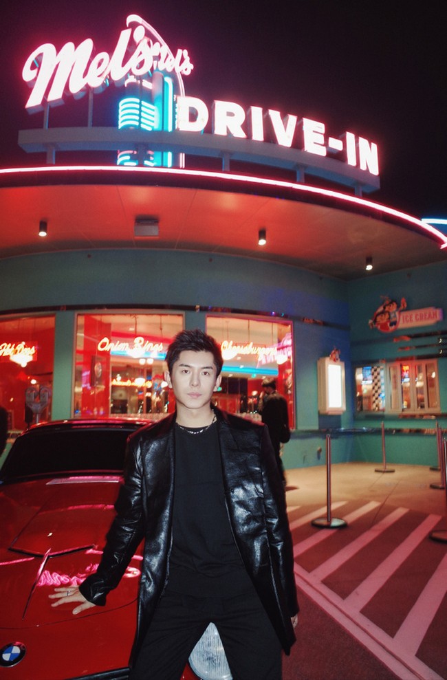 Begini penampilannya sekarang yang semakin tampan bak beda orang. Foto: Weibo Lin Hao Yang