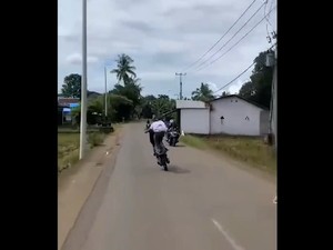 Pemotor Freestyle di Jalan Moncongloe Maros, Polisi Buru Pelaku