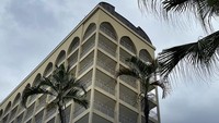 Bukan ada di dataran, Memorial Necrópole Ecumênica menjadi pemakaman berbentuk gedung pencakar langit yang unik. Menjulang setinggi langit dengan 32 lantai, membuat pemakaman ini menjadi yang tertinggi dunia. Diketahui, bangunan ini bisa menampung hingga 180 ribu jenazah. Foto: Facebook Resmi Memorial Necrópole Ecumênica