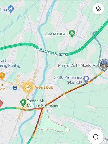 Mengkreng Kediri macet terlihat di maps.