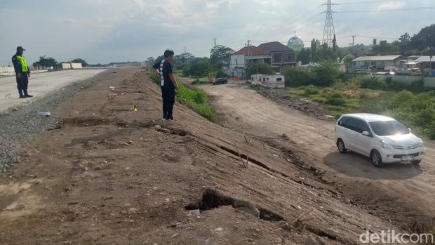 Mobil salah pilih jalan masuk Exit Tol Ngawen, Klaten.