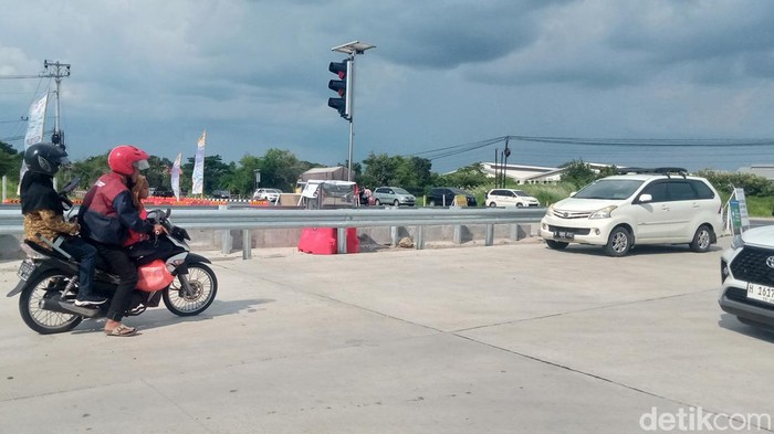Motor nylonong ke exit tol Kuncen, Kecamatan Ceper, Klaten balik arah.