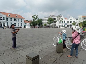 Musa Libur Lebaran ke Kota Tua, Istri dan Anaknya Turut Dibawa