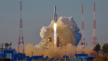 Peluncuran Angara, kendaraan peluncuran baru pasca-Soviet, dimaksudkan untuk menunjukkan ambisi ruang angkasa Rusia pasca-Soviet dan semakin besarnya peran yang dimainkan oleh Vostochny yang berada di hutan wilayah Amur di Timur Jauh Rusia. 