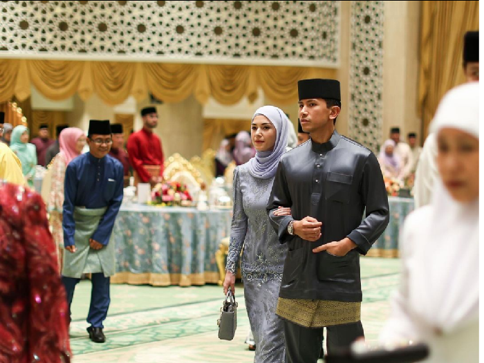 Gaya Pangeran Mateen Dan Anisha Rosnah Saat Lebaran Pertama Sebagai Pasutri