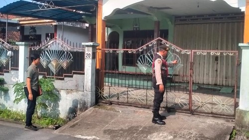 Satgas preventif Polres Klungkung menggelar patroli ke rumah-rumah warga, Jumat (12/4/2024). (foto : Dok Polres Klungkung).