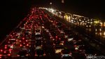 Penampakan Macet di Tol Japek Arah Jakarta, Contraflow Diberlakukan