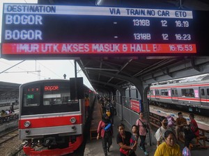 KRL Jabodetabek Tak Bisa Tepat Waktu Saat Libur Lebaran, Ini Alasannya