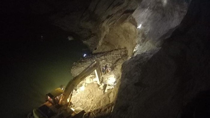 Tambang emas ilegal di Kabupaten Pohuwato, Gorontalo mengalami longsor.