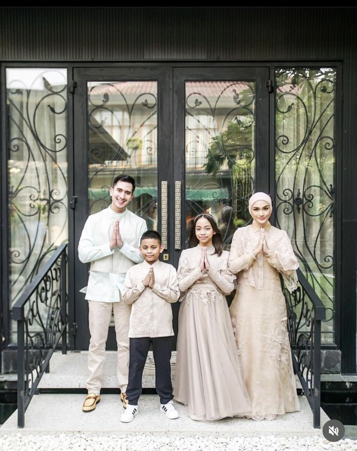 Potret Kulineran Putri Zulhas Lebaran Bareng Verrell Bramasta