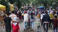 Tercatat pengunjung datang dengan berbagai moda transportasi. Ada sepeda sebanyak 21, sepeda motor sebanyak 1.182, mobil pribadi sebanyak 1.201, dan 10 bus.