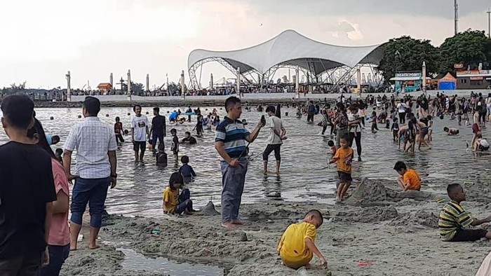 Ribuan Warga Padati Ancol Saat Cuti Lebaran Berakhir, Capai 49.700 Pengunjung