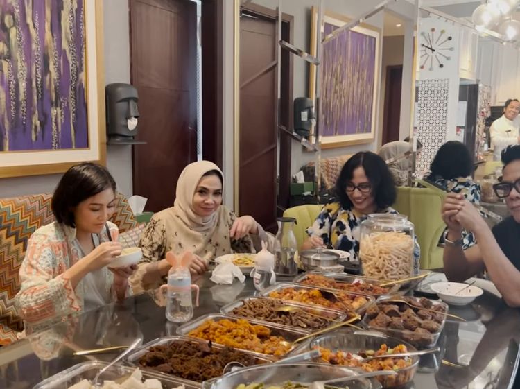 Sajian Lebaran Komplet ala Rieta Amilia, Ibunda Nagita Slavina