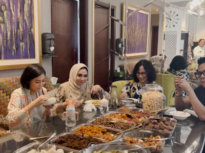 Sajian Lebaran Komplet ala Rieta Amilia, Ibunda Nagita Slavina