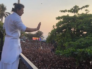 Isi Rumah Shah Rukh Khan yang Didatangi Ribuan Fans Saat Lebaran