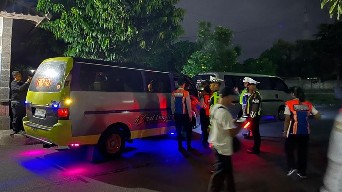 Sidak travel bodong saat arus mudik Lebaran di kawasan Gilimanuk, Jembrana, Bali, beberapa waktu lalu. (Dok BPTD Kelas II Bali)