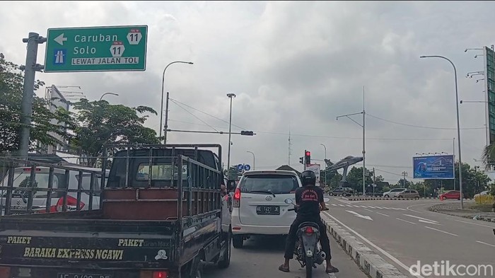 Simpang empat Dumpil dari jalur alternatif Kecamatan Sawahan Madiun.