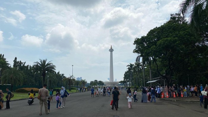 Seputar Monas Dipadati Pengunjung pada Libur Lebaran