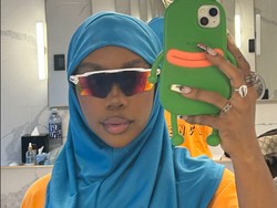 Biasa Tampil Seksi, SZA Pamer Gaya Berhijab di Momen Lebaran Bikin Pangling