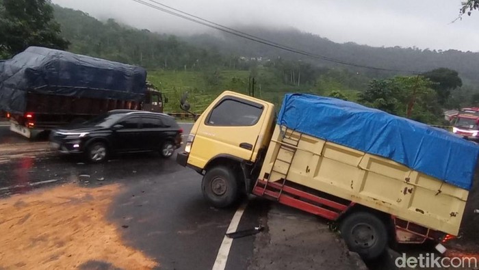 Tanjakan Gentong Bawah satu dari tiga titik hitam di jalir mudik Tasikmalaya.