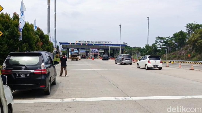 Tol Trans Lampung mulai padat dengan pemudik arus balik