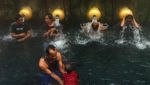 Wisata Air Panas Guci Tegal Kebanjiran Wisatawan