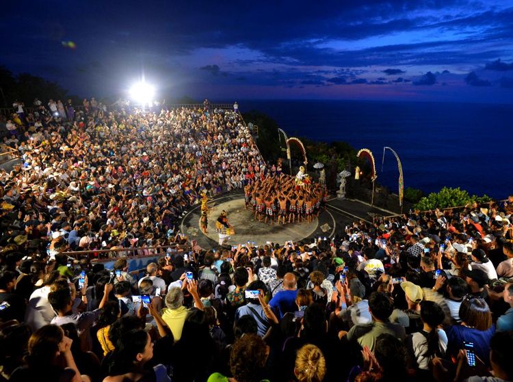 Libur Lebaran, Wisata Tari Kecak di Bali Diserbu Wisatawan