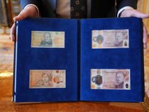 Wujud Uang Baru Inggris dengan Wajah Raja Charles