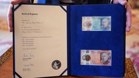 Gubernur Bank of England, Andrew Bailey, mengatakan ini adalah kali pertama bagi Inggris harus mengubah nama raja yang berkuasa pada pound sterling. Sebab Ratu Elizabeth II merupakan pemimpin pertama Inggris yang wajahnya muncul di mata uang negara itu.  